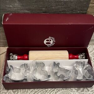 NEW Arthur Court Teddy Handle Rolling Pin with Animal Cookie Cutters‎ set